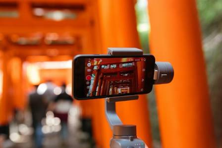 How do smartphone cameras work?
