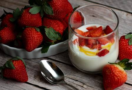 Strawberry Cream Yogurt Cups Recipe